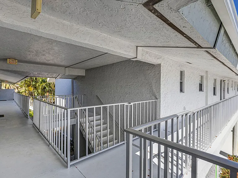 4126 Belair Ln #B10 — Photo 35