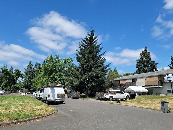 5th image of 806-808 NE 106th Ave