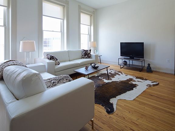 3rd image of 463 N High St APT 4A