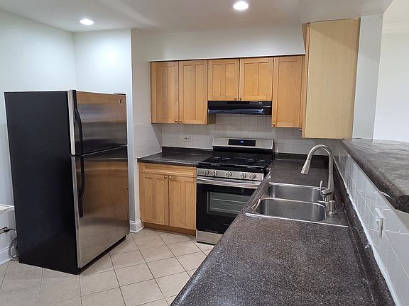 5th image of 693 E Fullerton Ave APT 208