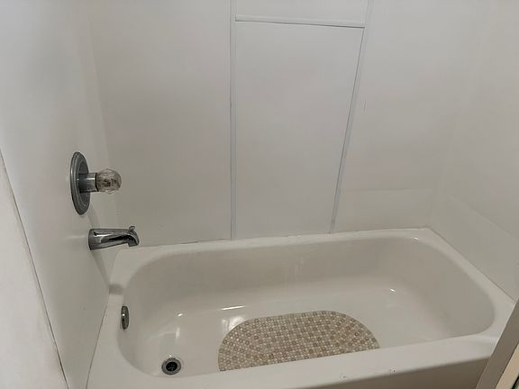 4th image of 9827 Marshall St #1