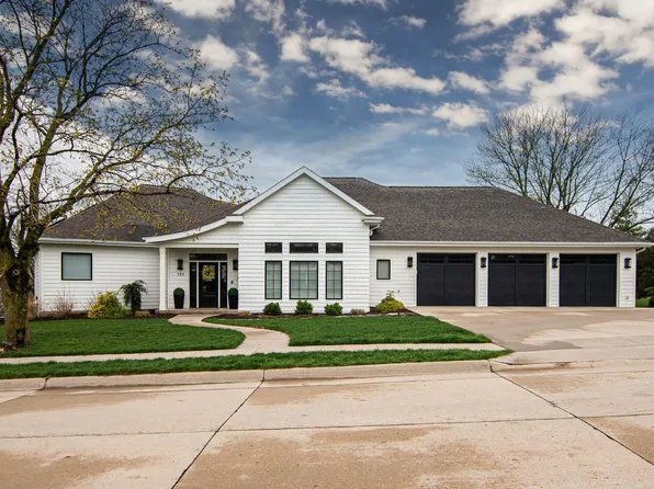 725 Sunset Rdg, Dubuque, IA 52003