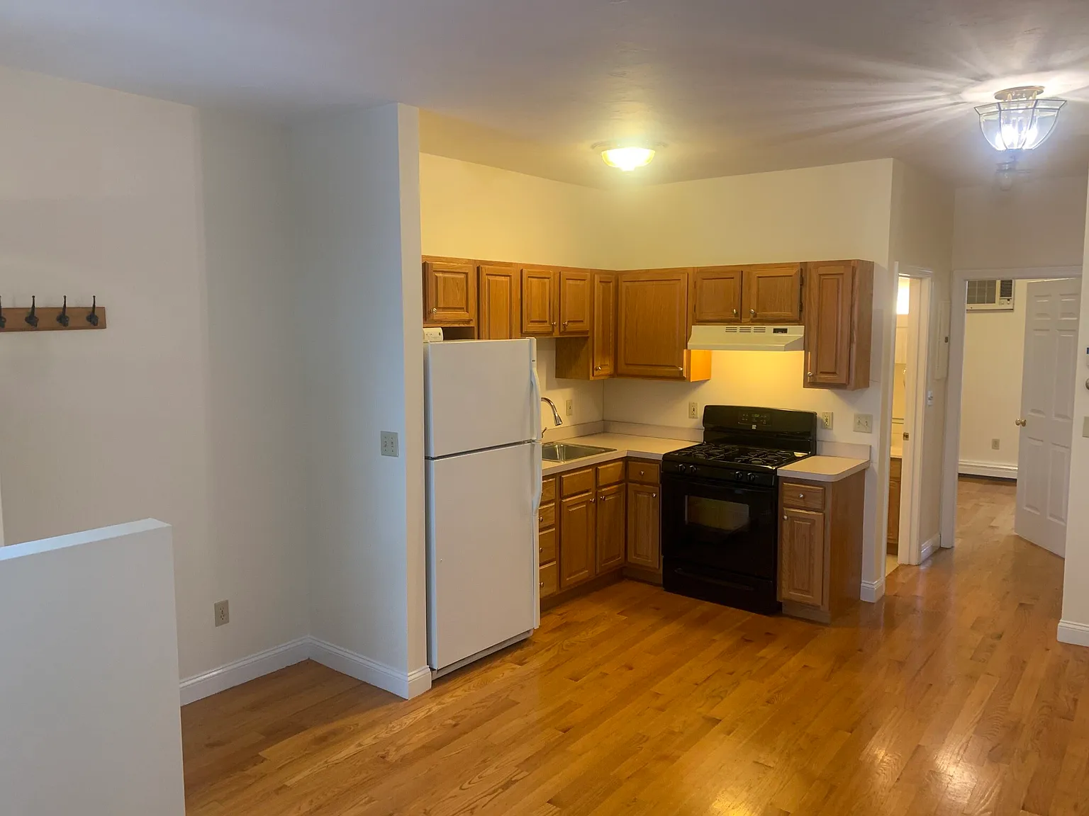 1 bed, 1.0 bath, $2,500 — Photo 3