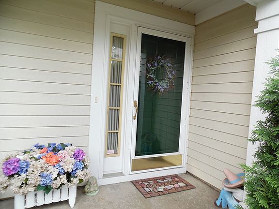 2nd image of 932 Waterford Ln