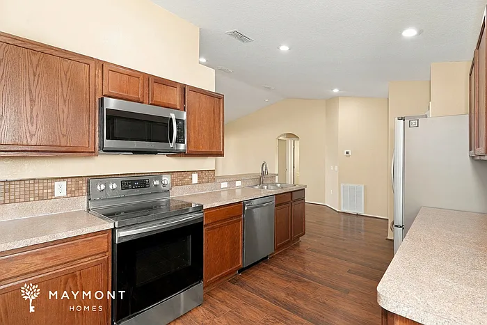 3 bed, 2.0 bath, 1184 sqft, $1,737 — Photo 4
