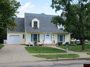 109 S 4th St, Le Sueur, MN 56058