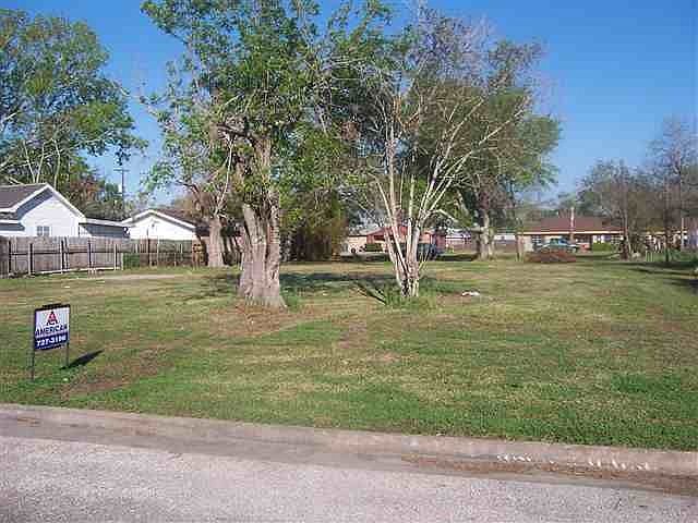 1st image of 4415 Lakeshore Dr