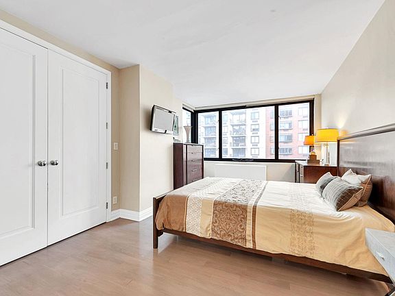 5th image of 1438 3rd Ave APT 4E