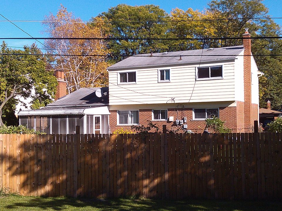 2nd image of 29718 Van Laan Dr