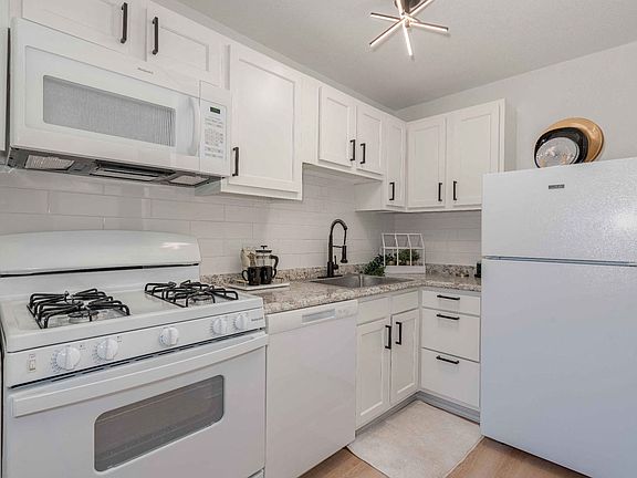 3rd image of 1515 Clermont St APT 301