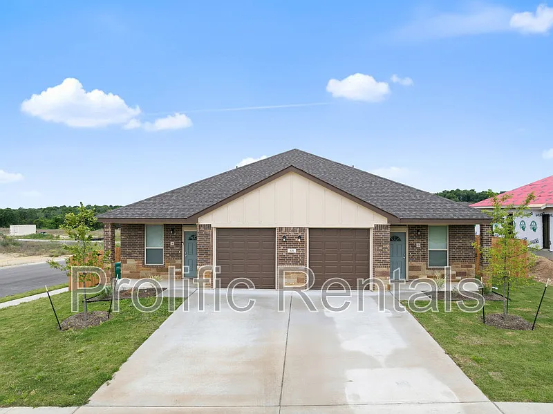Building Photo - 101 Leon Ln #A