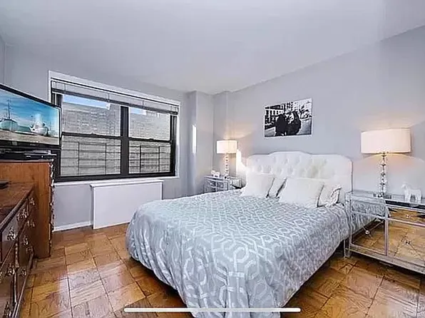 141 E 55th St APT 9G, New York, NY 10022