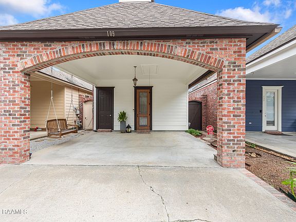 2nd image of 109 Coconut Grove Cir