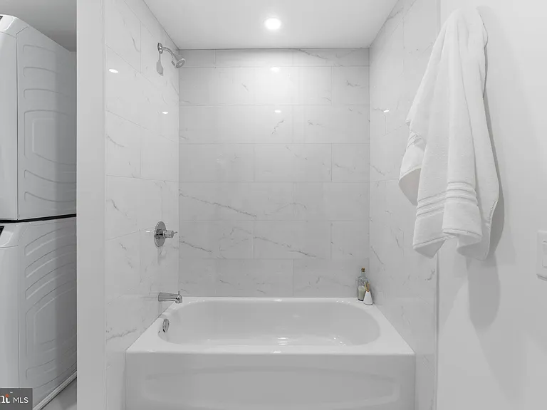 240 Hermitage St #102 — Photo 16