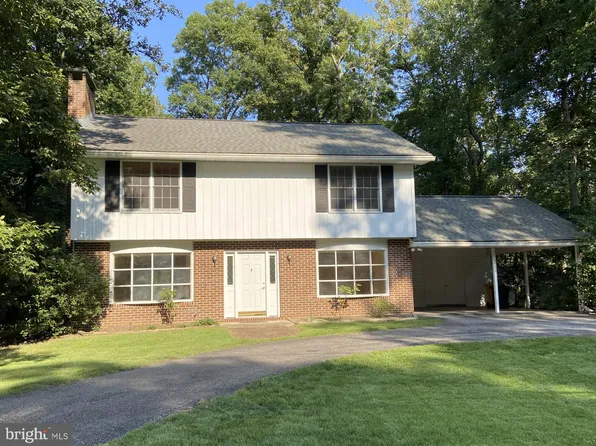 3923 River Club Dr, Edgewater, MD 21037