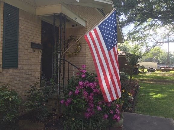 3rd image of 202 Georgia St