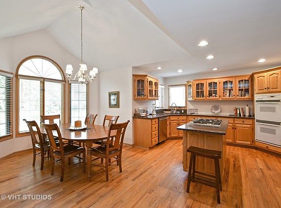3rd image of 691 Gibbons Dr