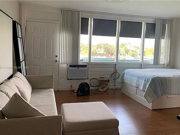 3rd image of 6484 Indian Creek Dr APT 315