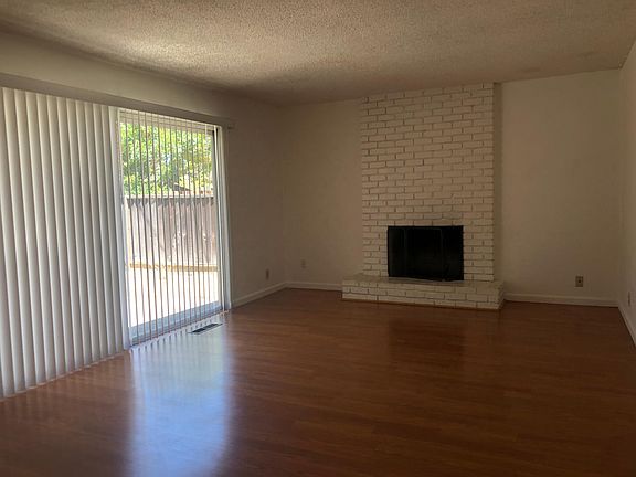 3rd image of 1351 Kingfisher Way