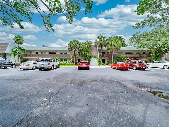 2nd image of 4031 N Cypress Dr APT 205