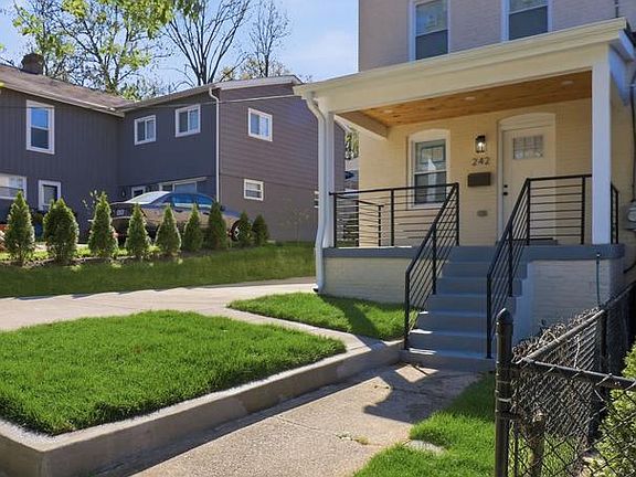 4th image of 242 57th Pl NE