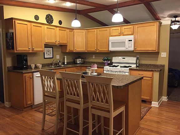 5th image of 653 Sheffield Dr