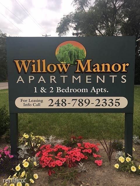 Willow Manor Sign
