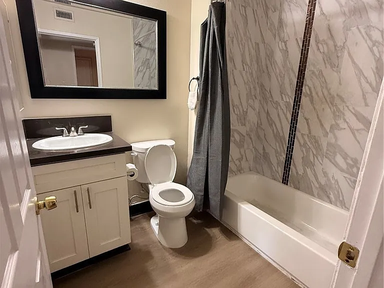 300 S Prospectors Rd — Photo 4