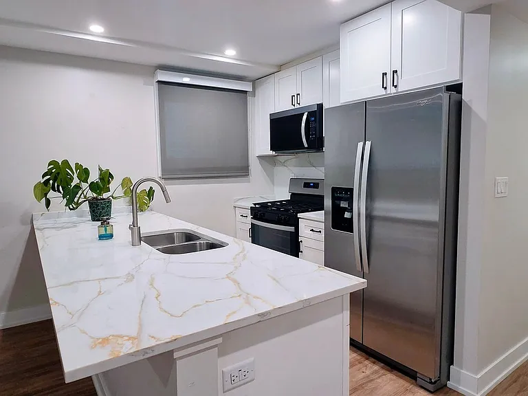 2230 W Wilson Ave — Photo 1