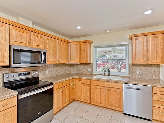 2nd image of 3605 Ridge Ct