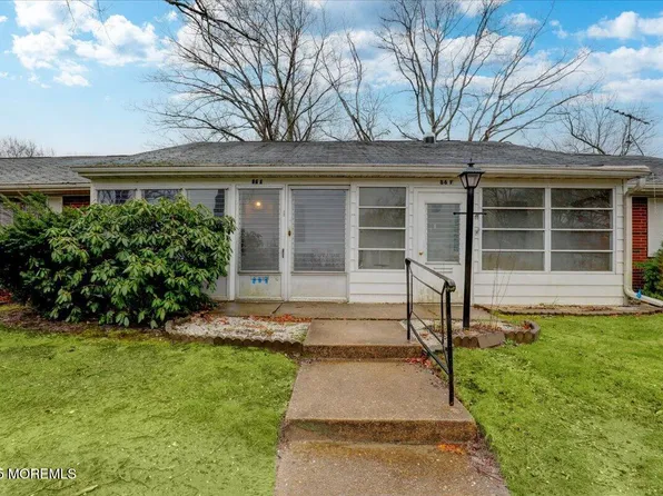 86E Dorchester Drive, Lakewood, NJ 08701
