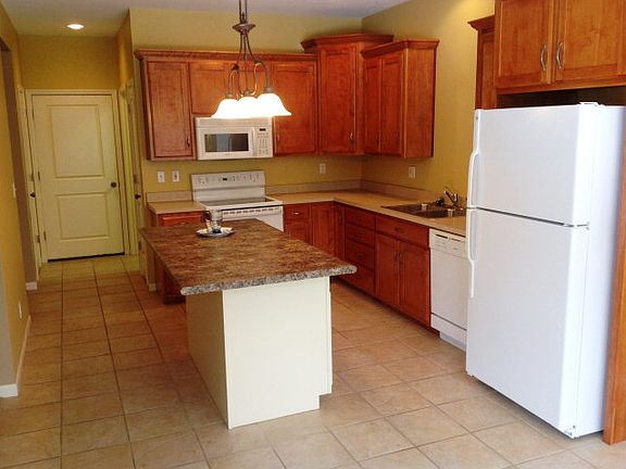 2nd image of 2114 Red Oak Dr Unit A