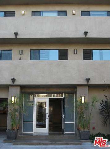 1st image of 931 N Alfred St APT 301