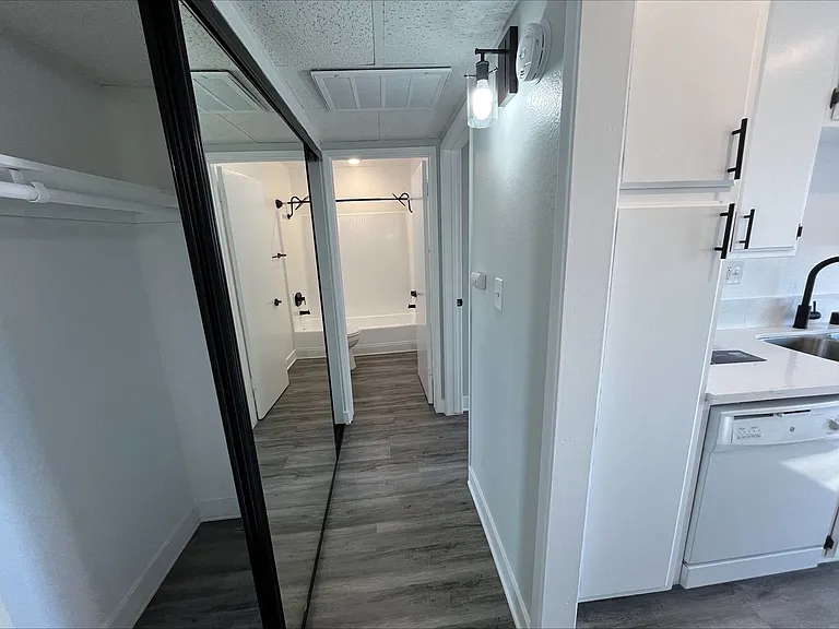 245 South Serrano Ave — Photo 26