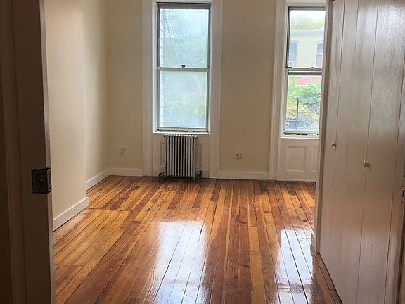 3rd image of 421 42nd St #2