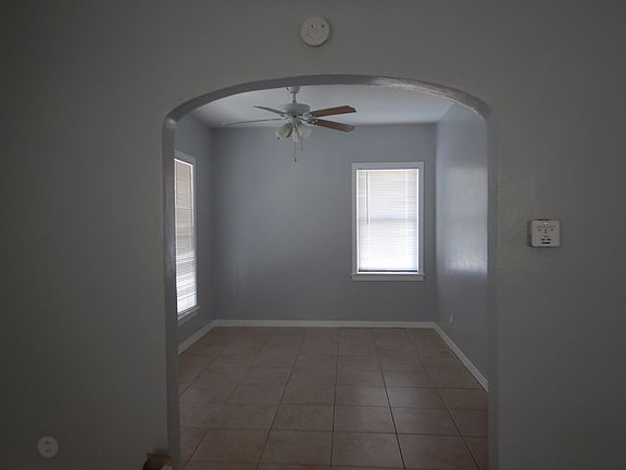 3rd image of 614 W Atkins Ave