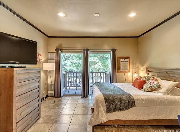 3rd image of 2325 Sidewinder Dr #800