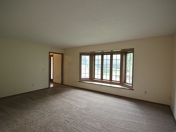 2nd image of 709 Chicago Dr