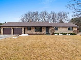 2485 Stonegate Dr, Green Bay, WI 54313