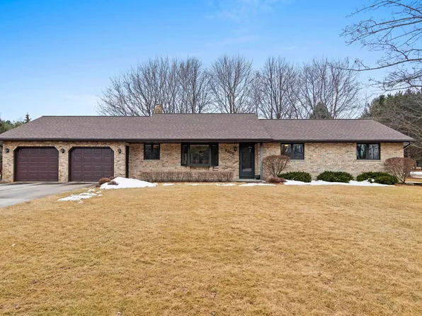 2485 Stonegate Dr, Green Bay, WI 54313