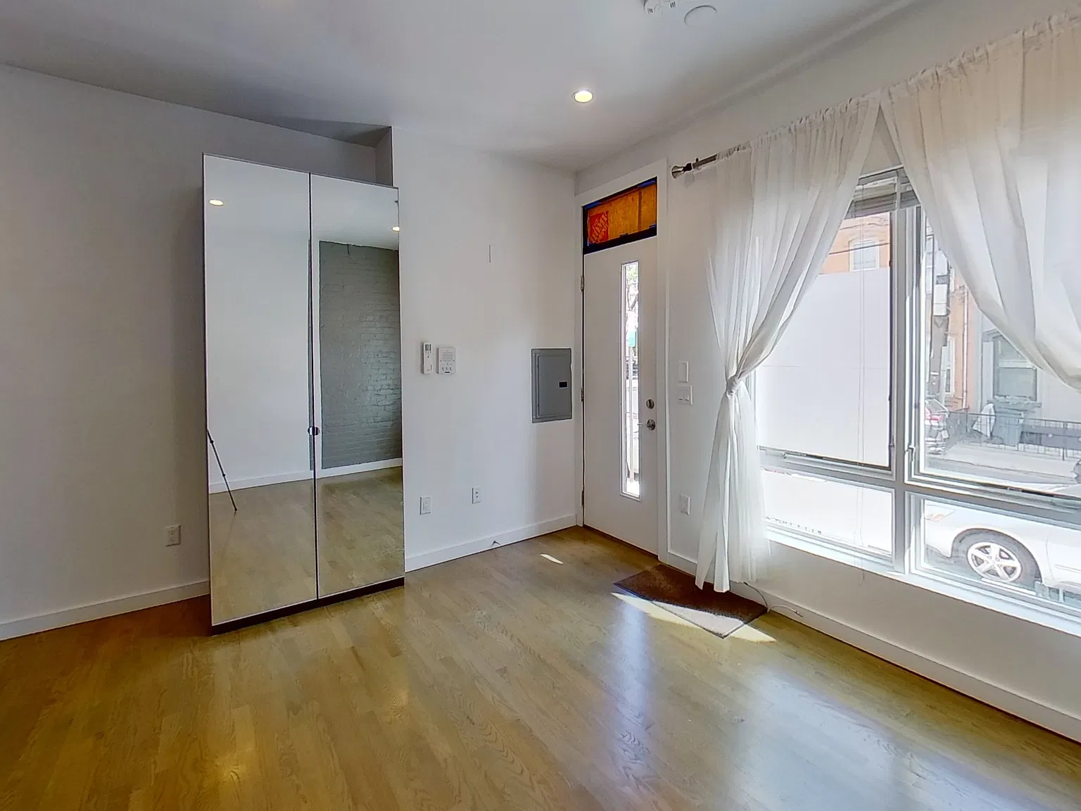 Studio, 400 sqft, $2,200 — Photo 2