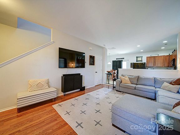 5th image of 1103 Willow Wind Dr