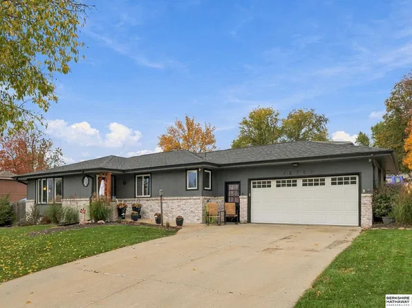 15702 N 2nd St, Bennington, NE 68007
