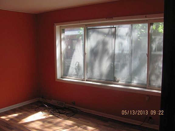 2nd image of 933 W North Ave APT C