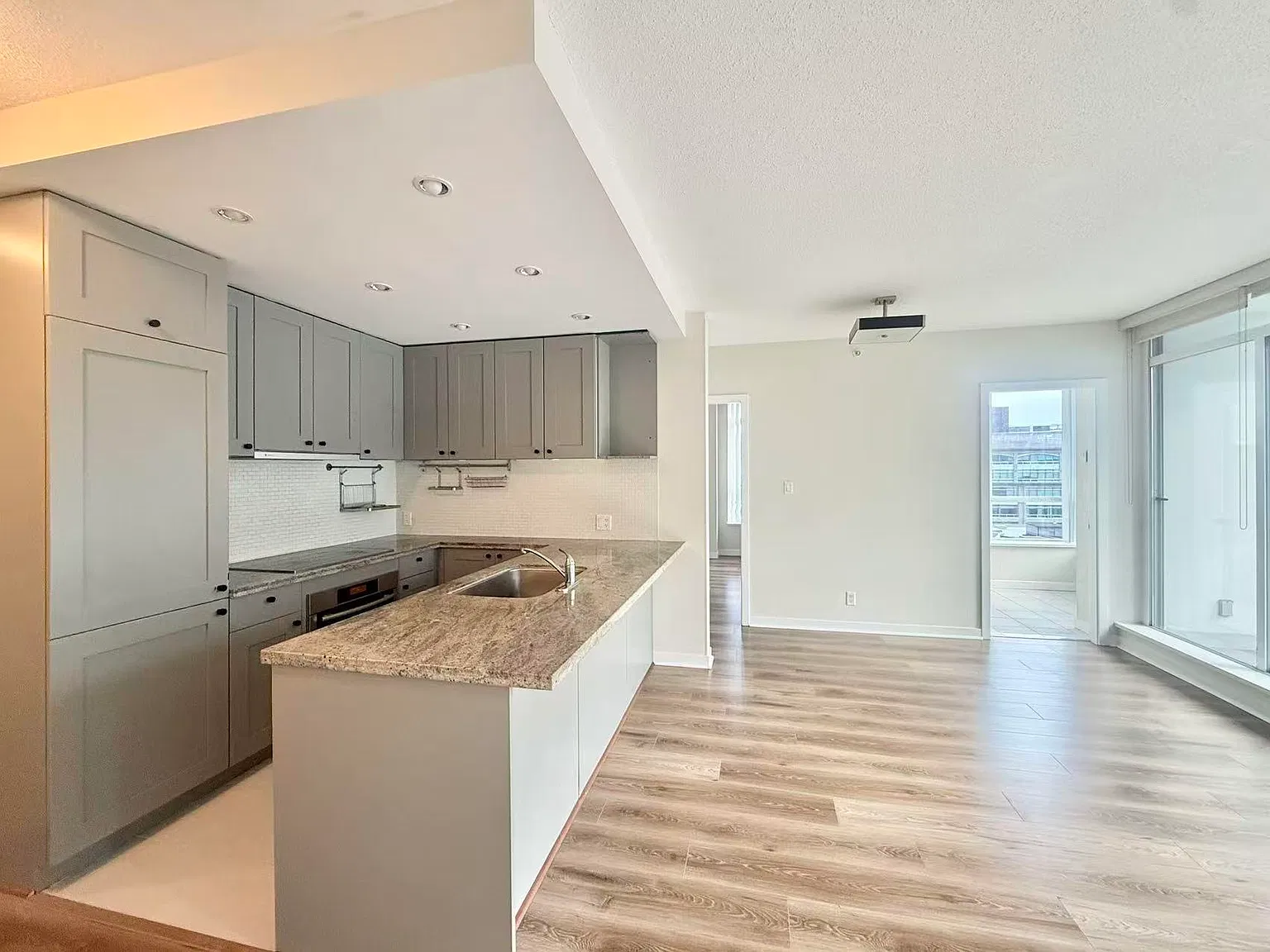 2 bed, 871 sqft, $3,400 — Photo 1