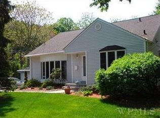 30 Carlyle Pl, Hartsdale, NY 10530