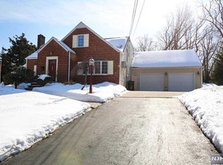 184 E Midland Ave, Paramus, NJ 07652