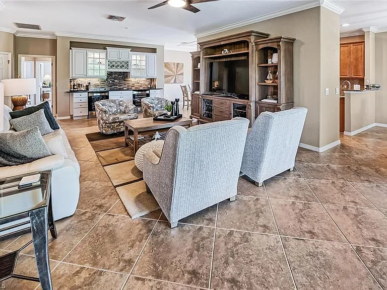 9107 Napoli Ct #201 — Photo 8