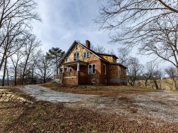 26 Sloan St, Franklin, NC 28734