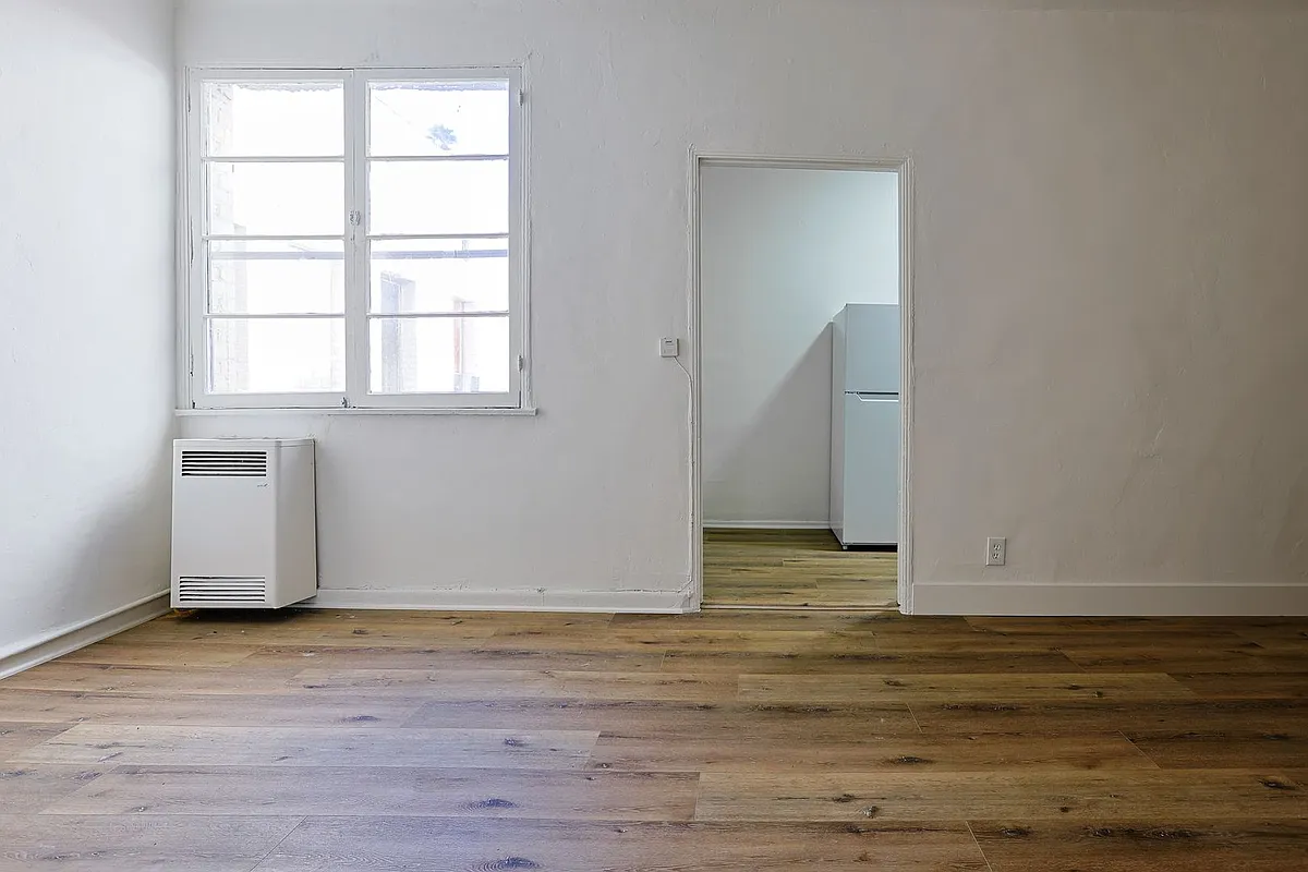 Building Photo - 104 S Edgemont St #Z404
